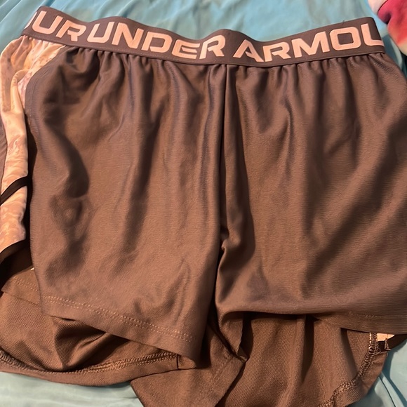 Under Amor Shorts - Picture 1 of 1